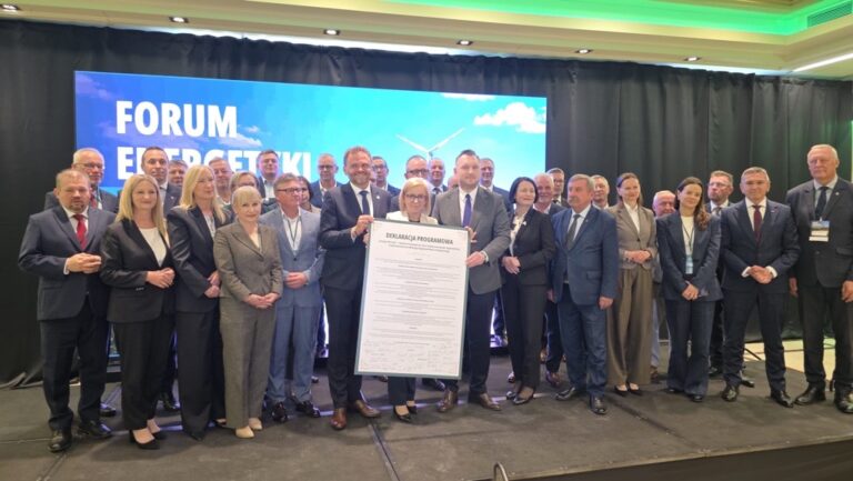 Forum Energetyki Obywatelskiej - zdjęcie zbiorowe uczestników