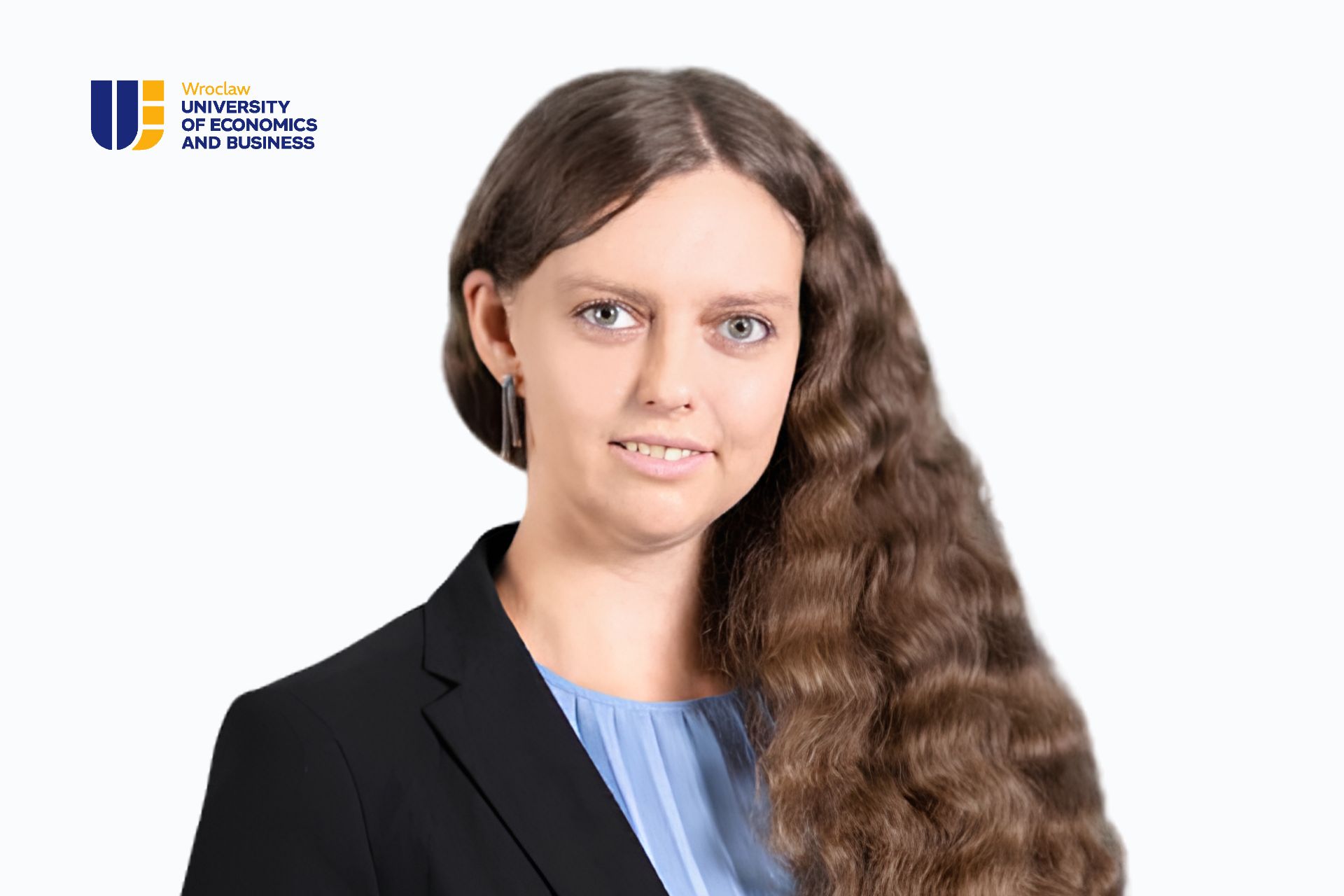 Decorative picture. A photo of Marta Karaś and the inscription “First Prize from the President of the National Bank of Poland for Dr. Marta Karaś”