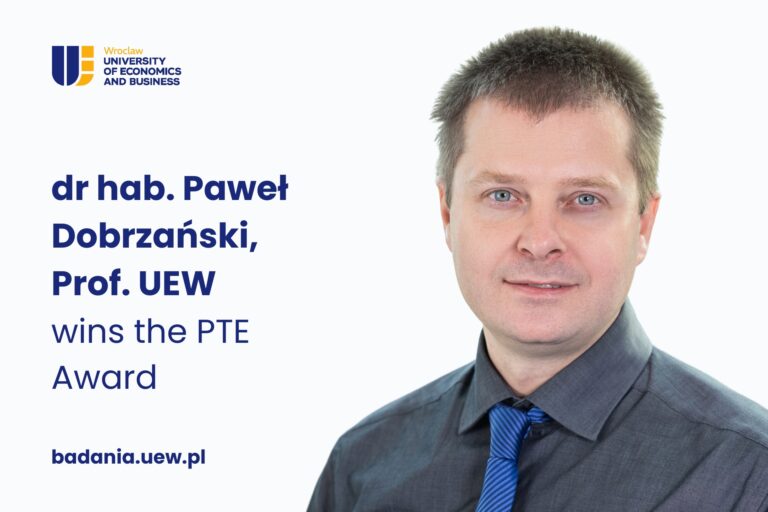 Decorative image. On the right, a photograph of Paweł Dobrzański. On the left, the UEW logo and the following text: Dr hab. Paweł Dobrzański wins the PTE Award; badania.uew.pl